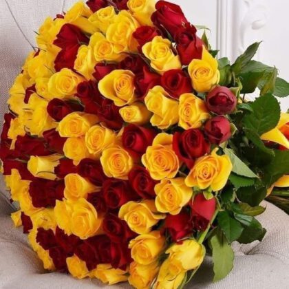 El Ramo Buchón es el regalo perfecto para expresar amor, gratitud o admiración. Su abundante cantidad de flores crea un impacto visual impactante que seguramente dejará una impresión duradera en la persona que lo reciba. Ya sea para un cumpleaños, aniversario o simplemente para alegrar el día de alguien especial, este ramo hará que cualquier espacio se ilumine con su elegancia y sofisticación.