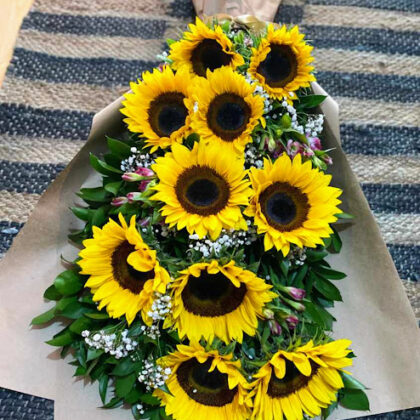 Ramo de mano de girasoles con papel koreano 